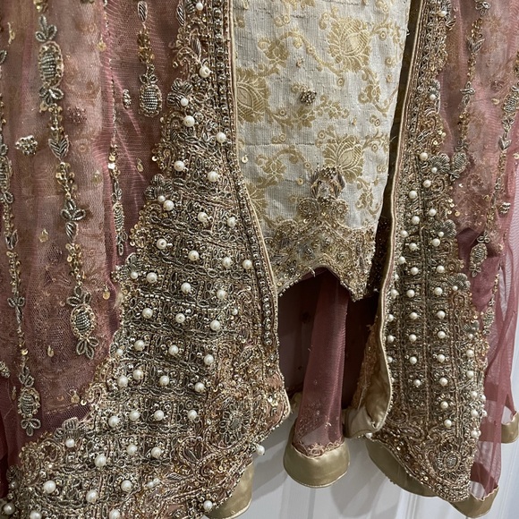 PAKISTANI WEDDING WEAR DESIGNER OUTFIT - Picture 3 of 8